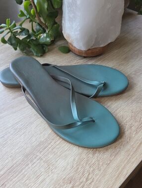 TKEES blends thongs